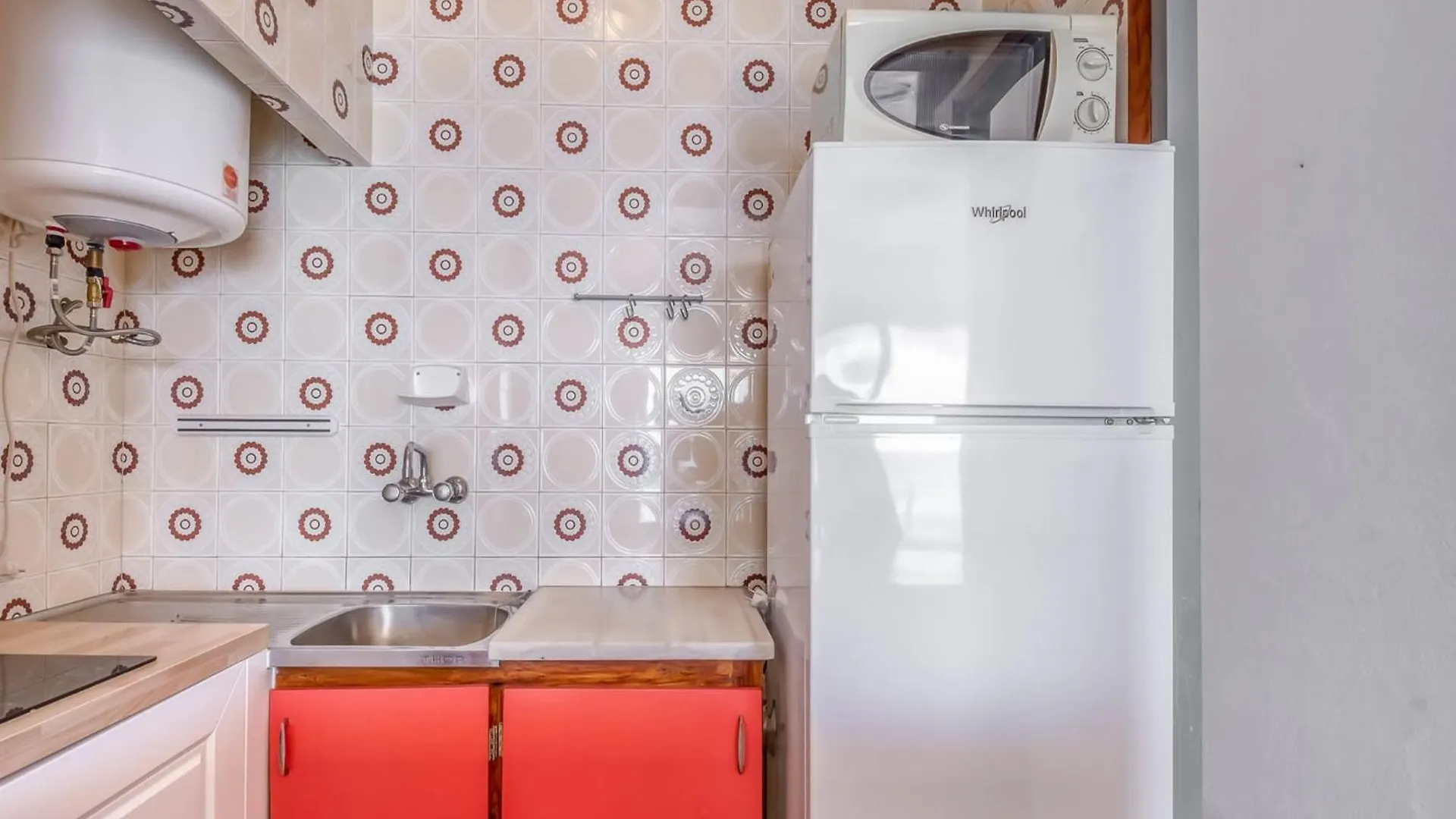 Pretty Apartment With Balcony Montjoi 0*,  Spanien