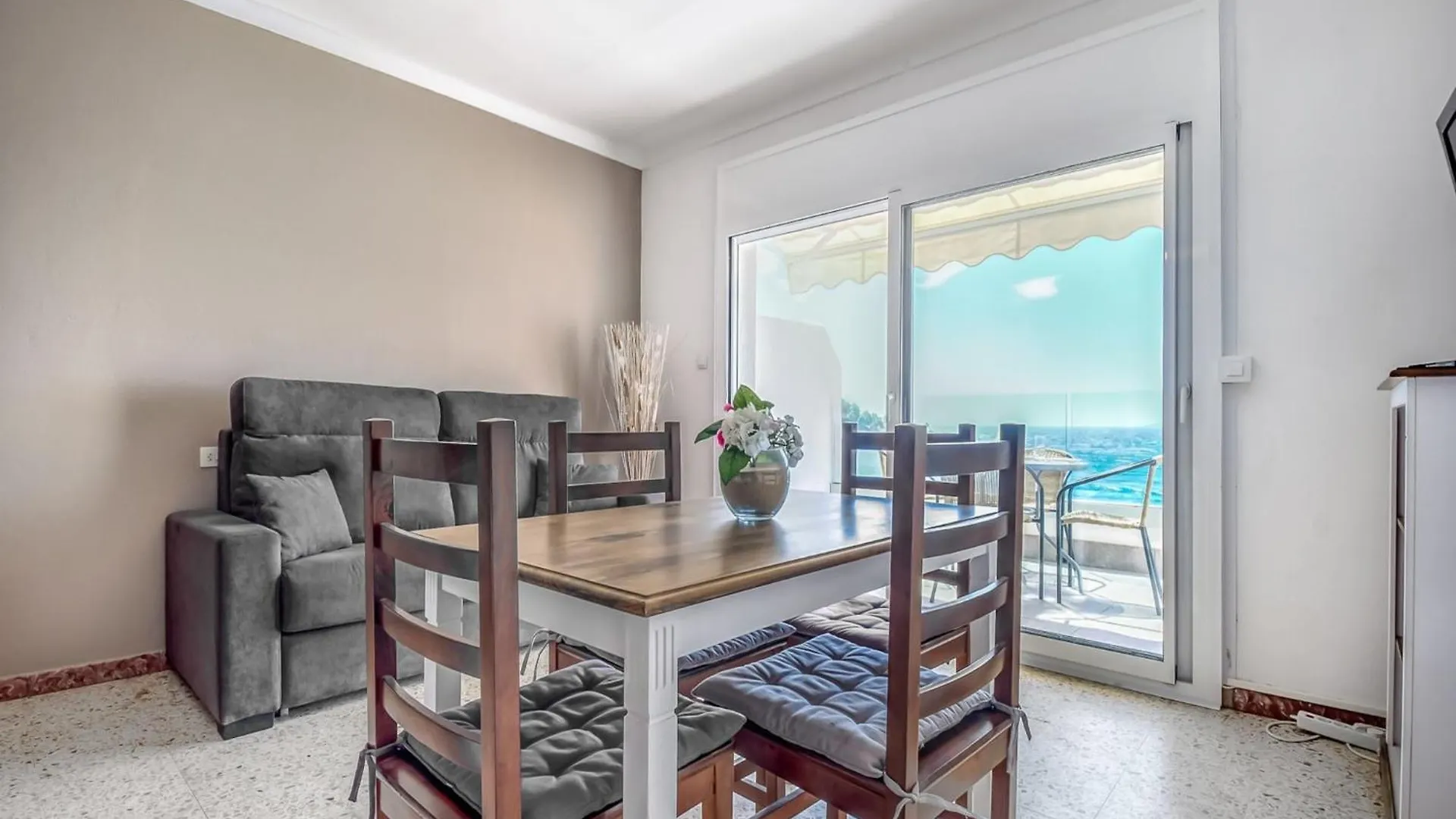 Montjoi Pretty Apartment With Balcony 0*,