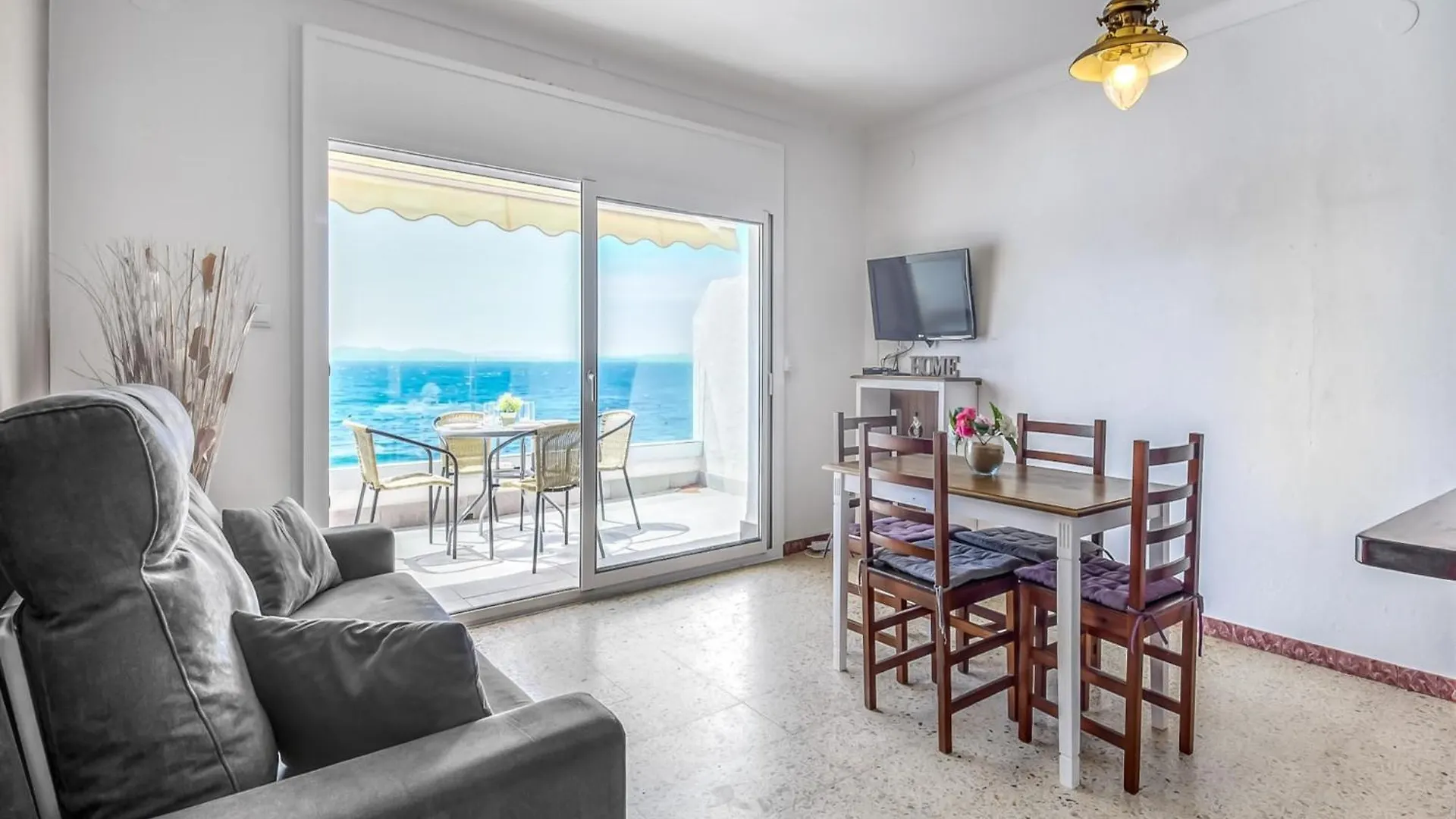 Montjoi Pretty Apartment With Balcony 0*,